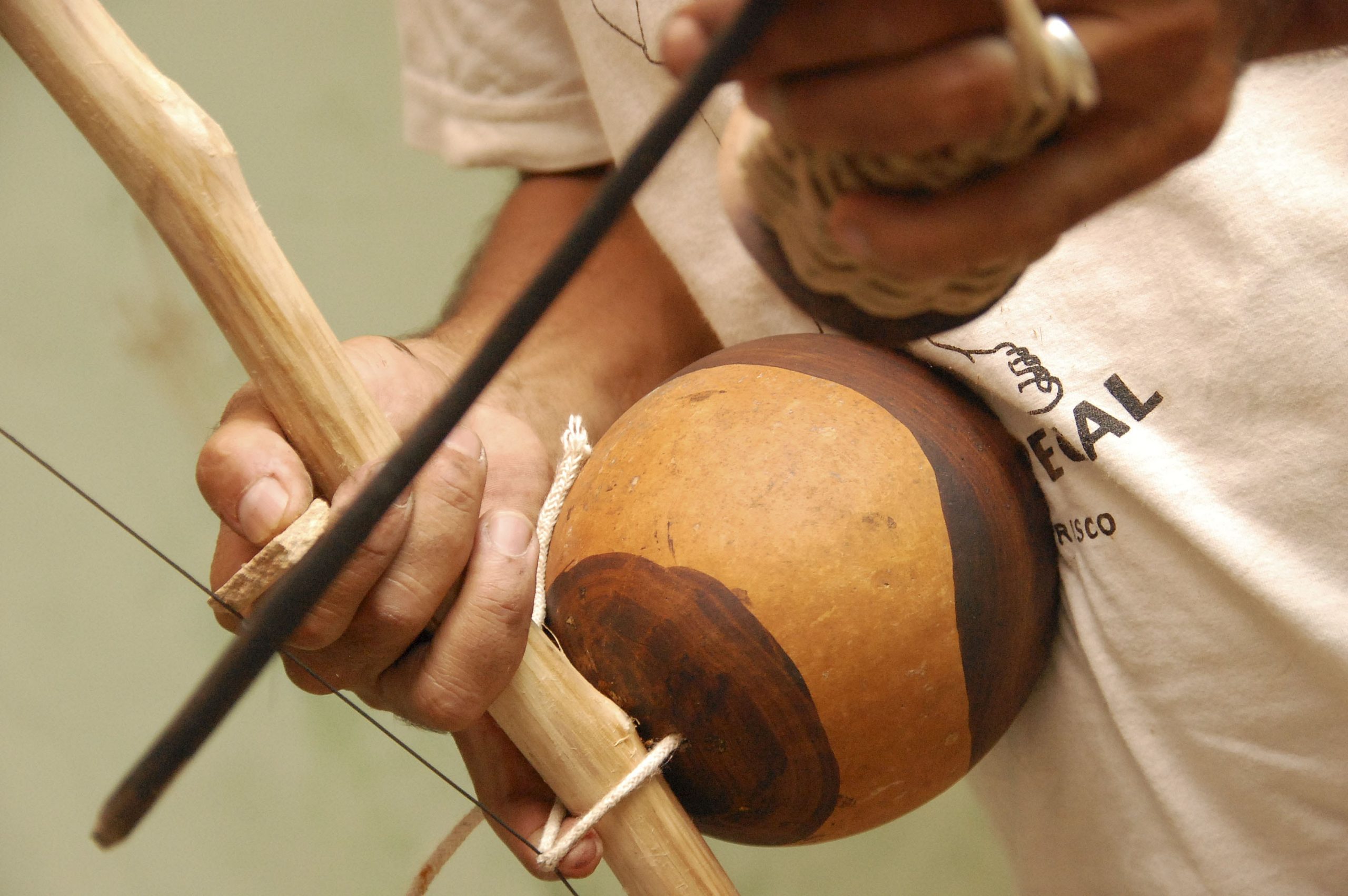 Etapas da confecção de um berimbau - Artesão - Zé Doido